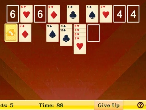 Yukarı ve Aşağı Solitaire: Kartların Hükümdarı Ol!